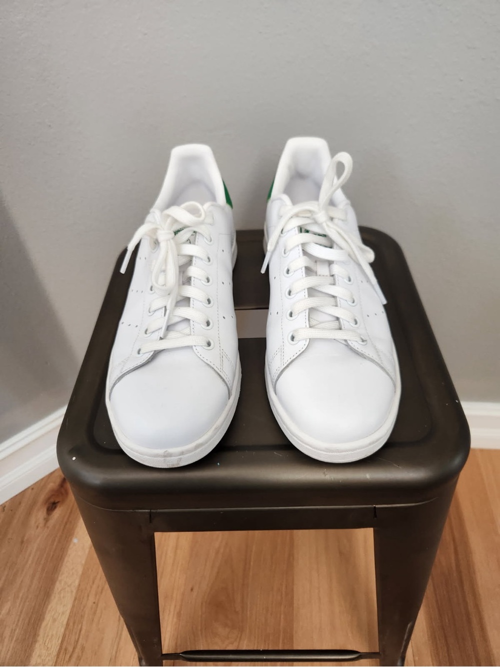 adidas White Low-Top Sneakers with Green Heel Tab